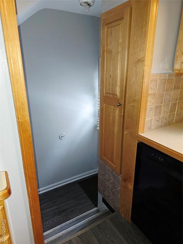 23259 Lawrence Avenue, Dearborn, MI 48128