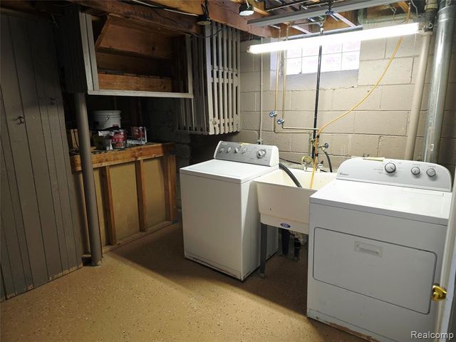 23259 Lawrence Avenue, Dearborn, MI 48128