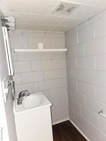 23259 Lawrence Avenue, Dearborn, MI 48128