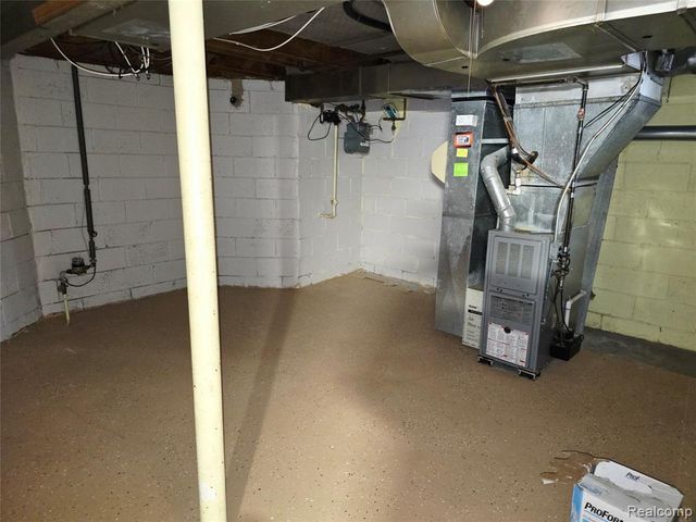 23259 Lawrence Avenue, Dearborn, MI 48128