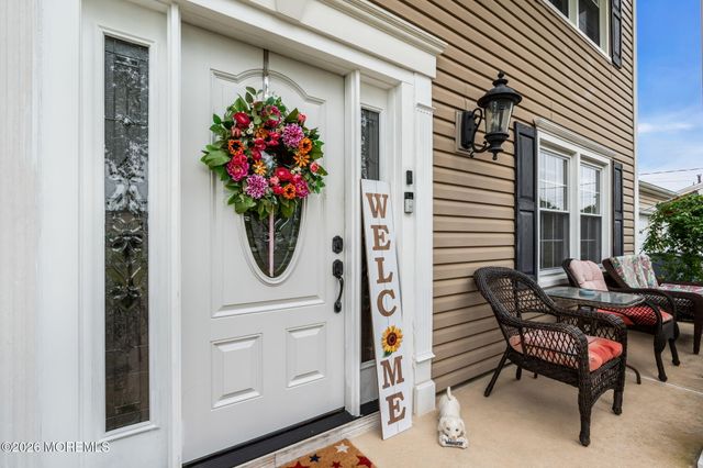 44 Kipling Way, Manalapan, NJ 07726