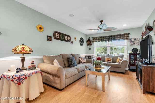 44 Kipling Way, Manalapan, NJ 07726