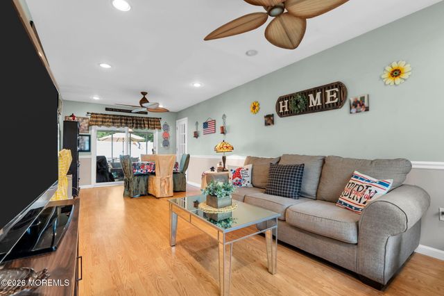 44 Kipling Way, Manalapan, NJ 07726