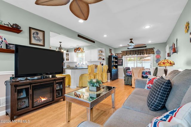 44 Kipling Way, Manalapan, NJ 07726