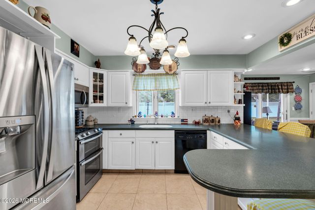 44 Kipling Way, Manalapan, NJ 07726