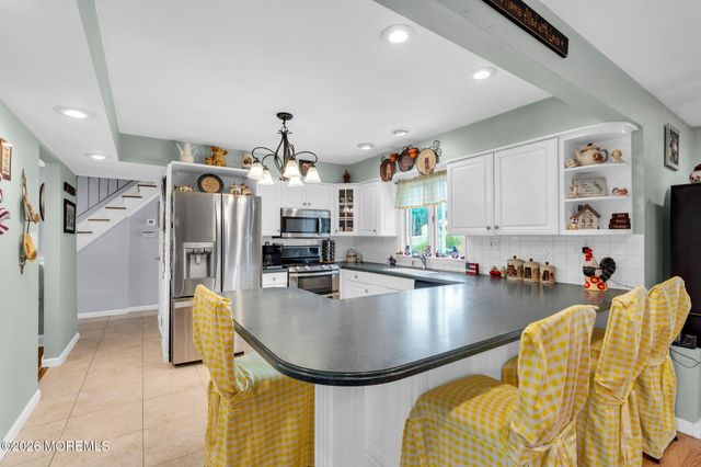 44 Kipling Way, Manalapan, NJ 07726