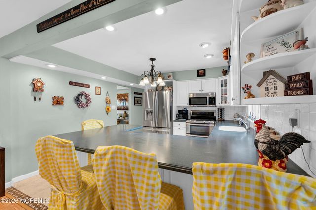 44 Kipling Way, Manalapan, NJ 07726