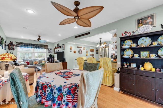 44 Kipling Way, Manalapan, NJ 07726