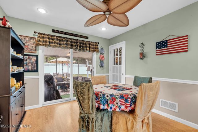 44 Kipling Way, Manalapan, NJ 07726