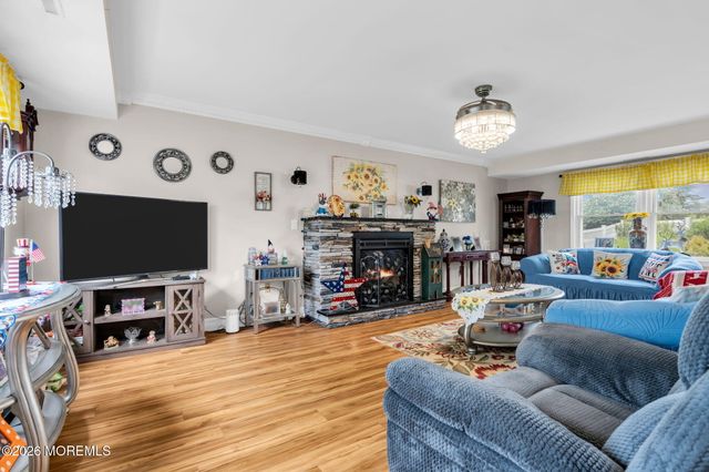 44 Kipling Way, Manalapan, NJ 07726