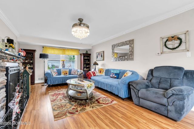 44 Kipling Way, Manalapan, NJ 07726