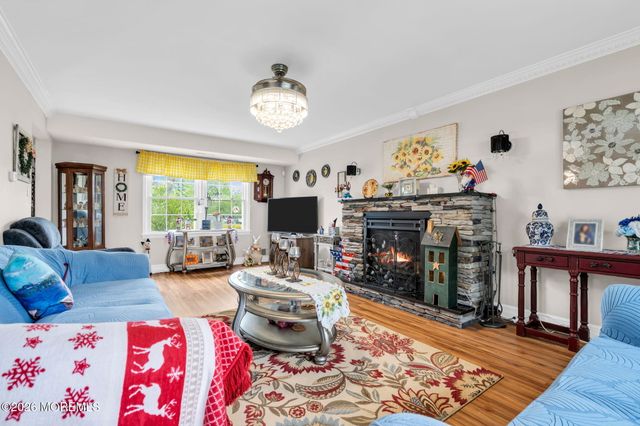 44 Kipling Way, Manalapan, NJ 07726