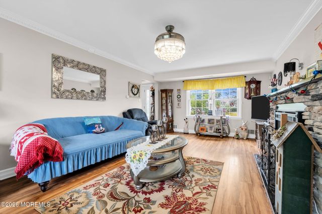 44 Kipling Way, Manalapan, NJ 07726