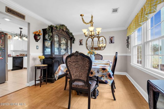 44 Kipling Way, Manalapan, NJ 07726