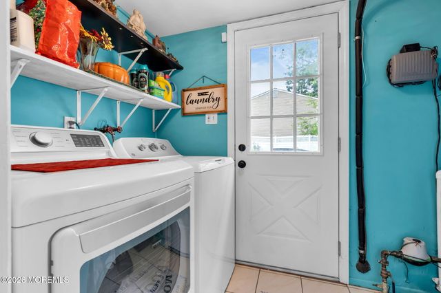 44 Kipling Way, Manalapan, NJ 07726