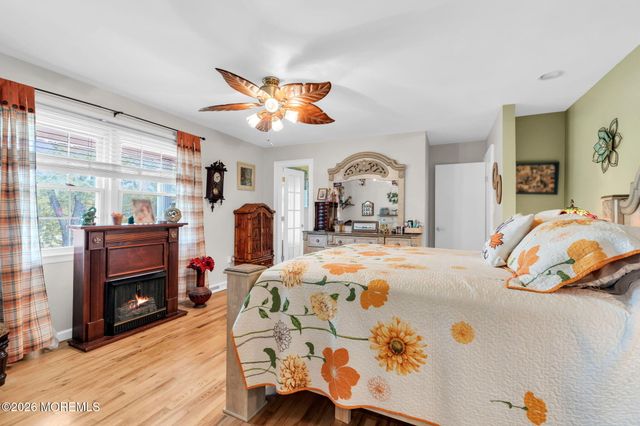 44 Kipling Way, Manalapan, NJ 07726