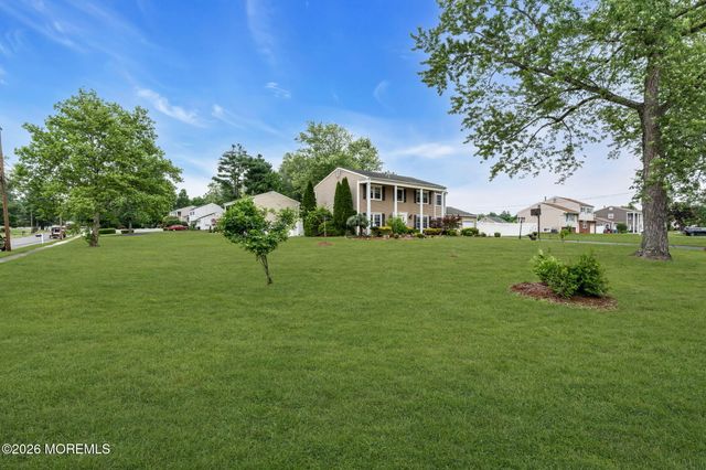 44 Kipling Way, Manalapan, NJ 07726