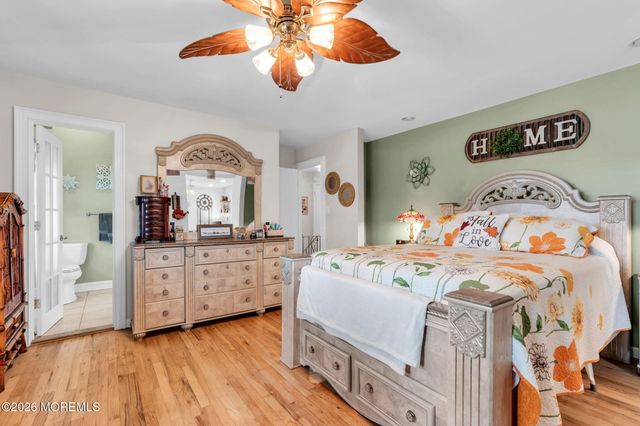 44 Kipling Way, Manalapan, NJ 07726