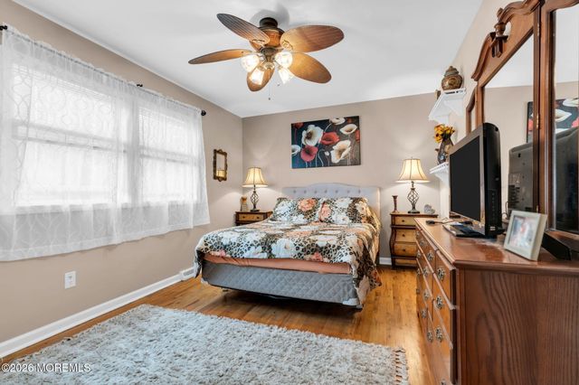 44 Kipling Way, Manalapan, NJ 07726