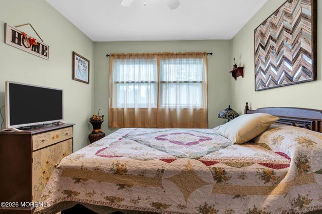 44 Kipling Way, Manalapan, NJ 07726