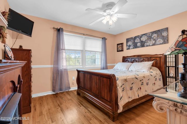 44 Kipling Way, Manalapan, NJ 07726