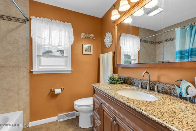 44 Kipling Way, Manalapan, NJ 07726