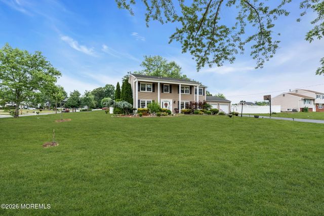 44 Kipling Way, Manalapan, NJ 07726