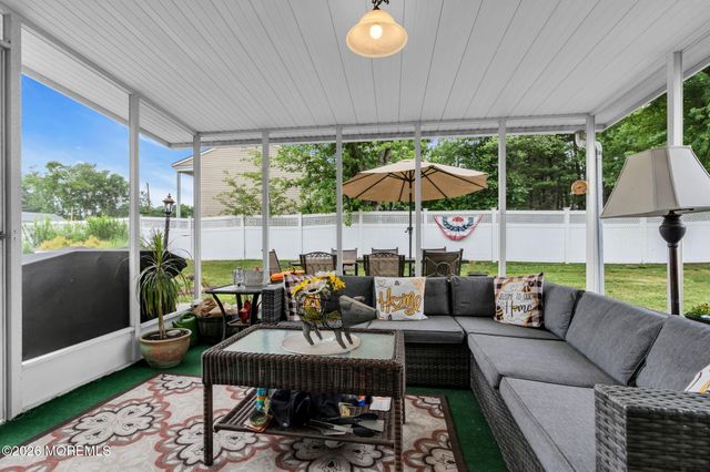 44 Kipling Way, Manalapan, NJ 07726