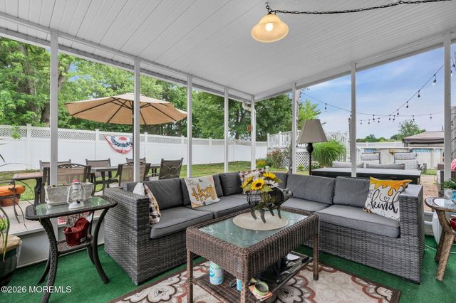 44 Kipling Way, Manalapan, NJ 07726