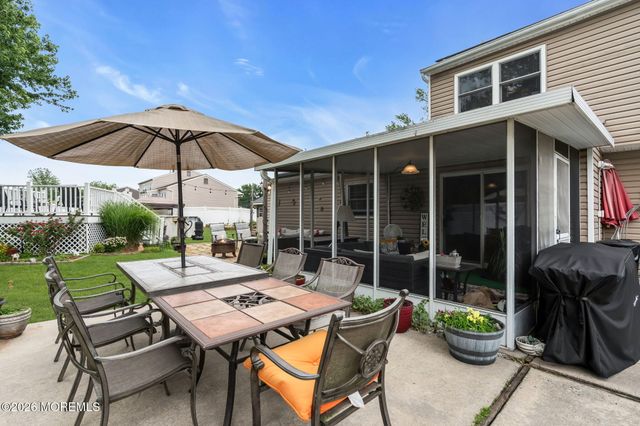 44 Kipling Way, Manalapan, NJ 07726