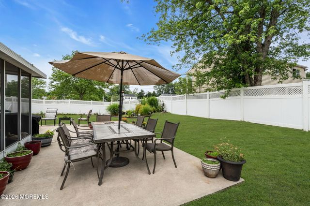 44 Kipling Way, Manalapan, NJ 07726