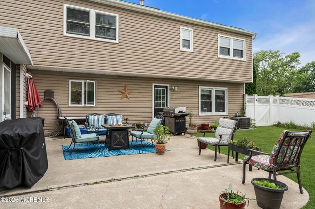 44 Kipling Way, Manalapan, NJ 07726