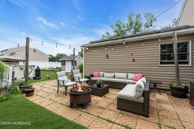44 Kipling Way, Manalapan, NJ 07726