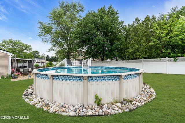 44 Kipling Way, Manalapan, NJ 07726