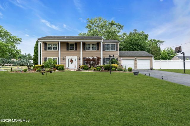44 Kipling Way, Manalapan, NJ 07726