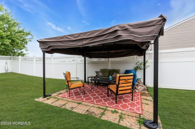 44 Kipling Way, Manalapan, NJ 07726