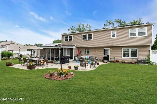 44 Kipling Way, Manalapan, NJ 07726