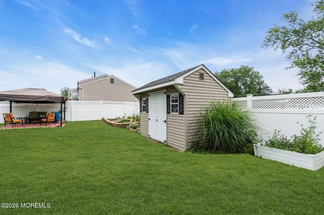 44 Kipling Way, Manalapan, NJ 07726