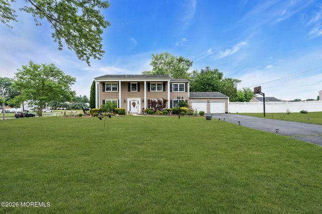 44 Kipling Way, Manalapan, NJ 07726