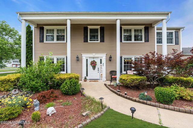 44 Kipling Way, Manalapan, NJ 07726