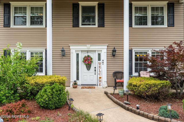 44 Kipling Way, Manalapan, NJ 07726