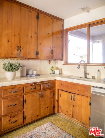 13130 Crewe Street, North Hollywood, CA 91605