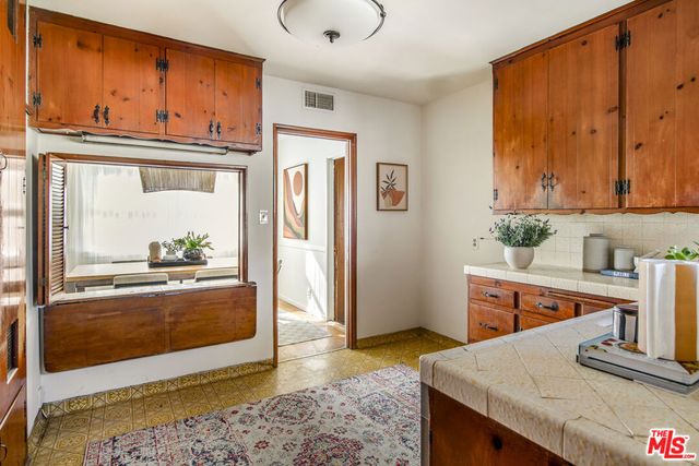 13130 Crewe Street, North Hollywood, CA 91605