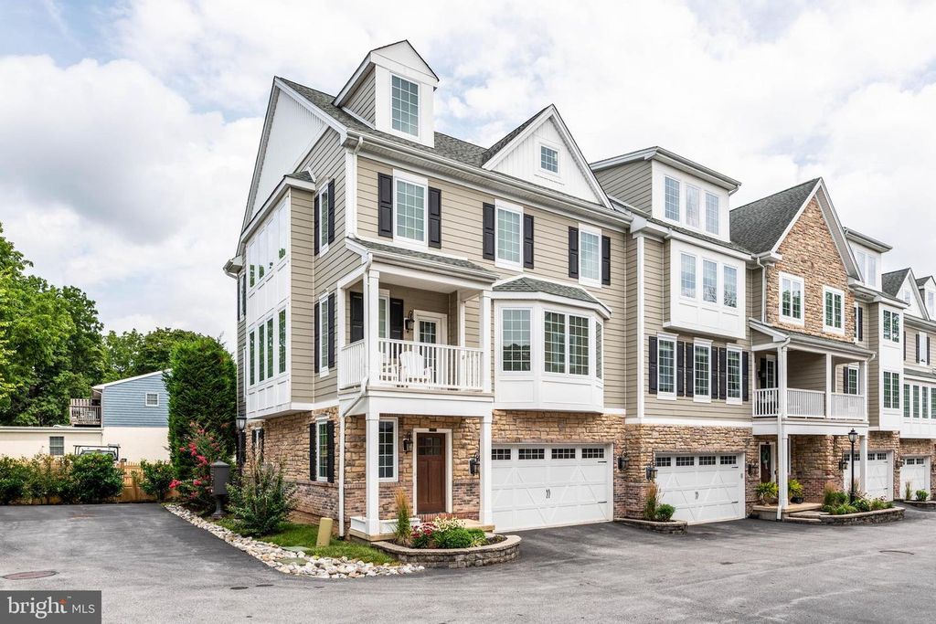 7 GREY CT, Berwyn, PA 19312