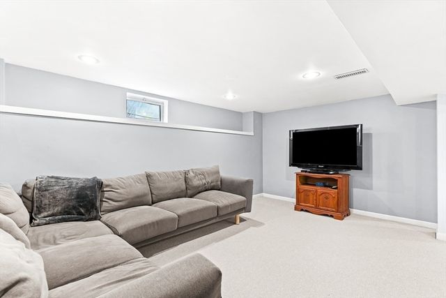 146 Hartford St, Natick, MA 01760