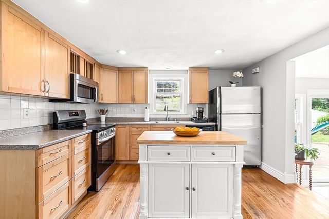 146 Hartford St, Natick, MA 01760