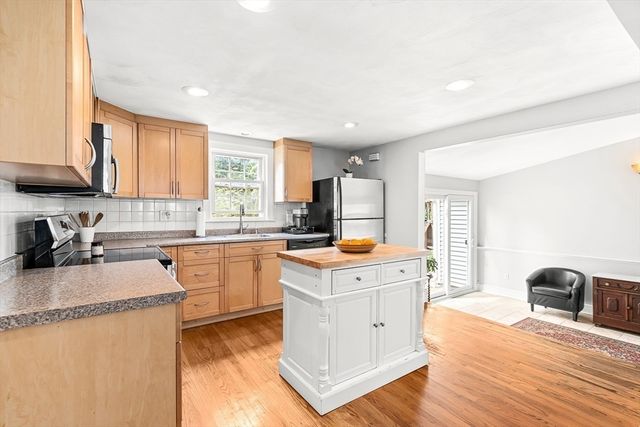 146 Hartford St, Natick, MA 01760