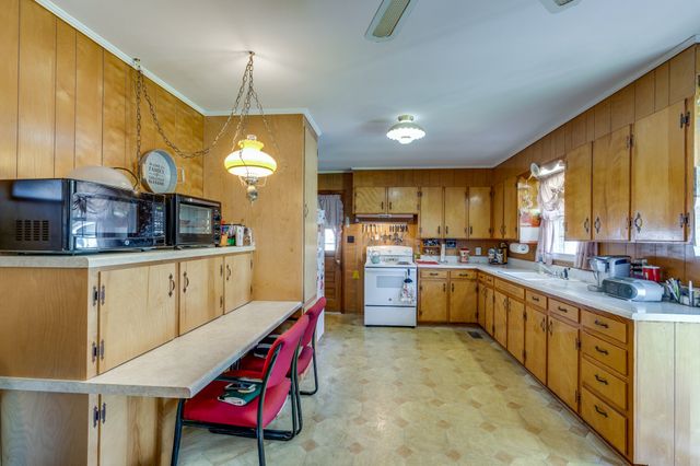 910 Abernathy Dr, Pulaski, TN 38478