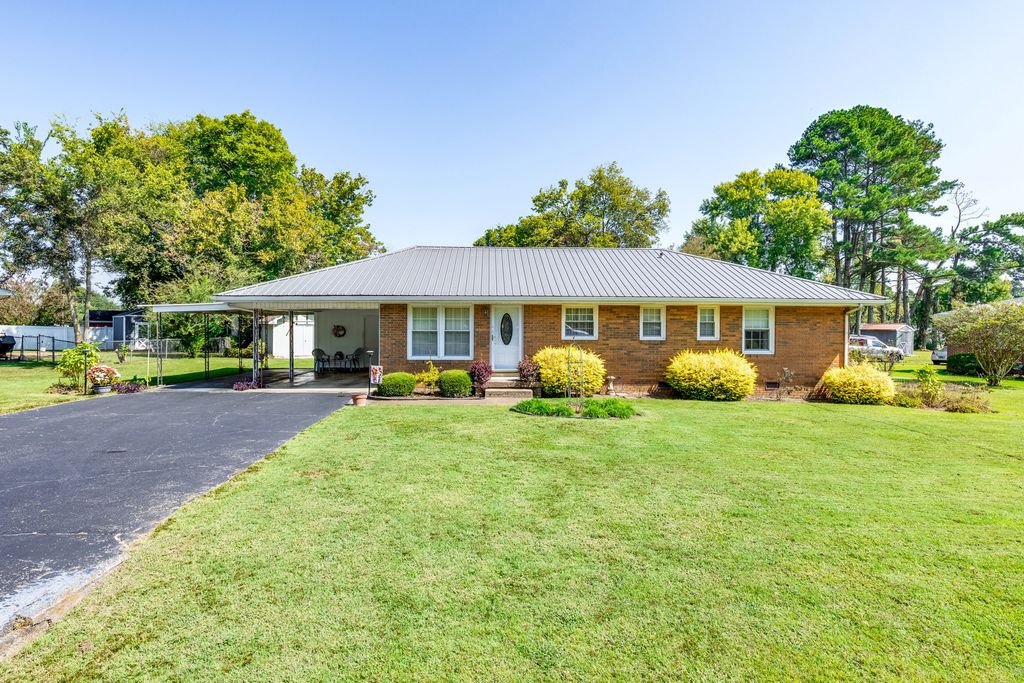 910 Abernathy Dr, Pulaski, TN 38478