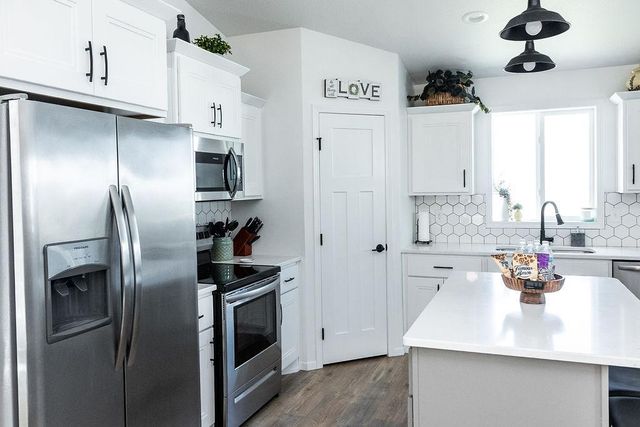 1178 ALBERT Court W, West Fargo, ND 58078